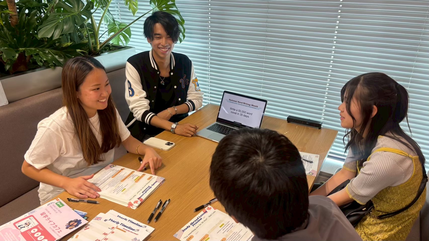 「留学生」と話すイメージ